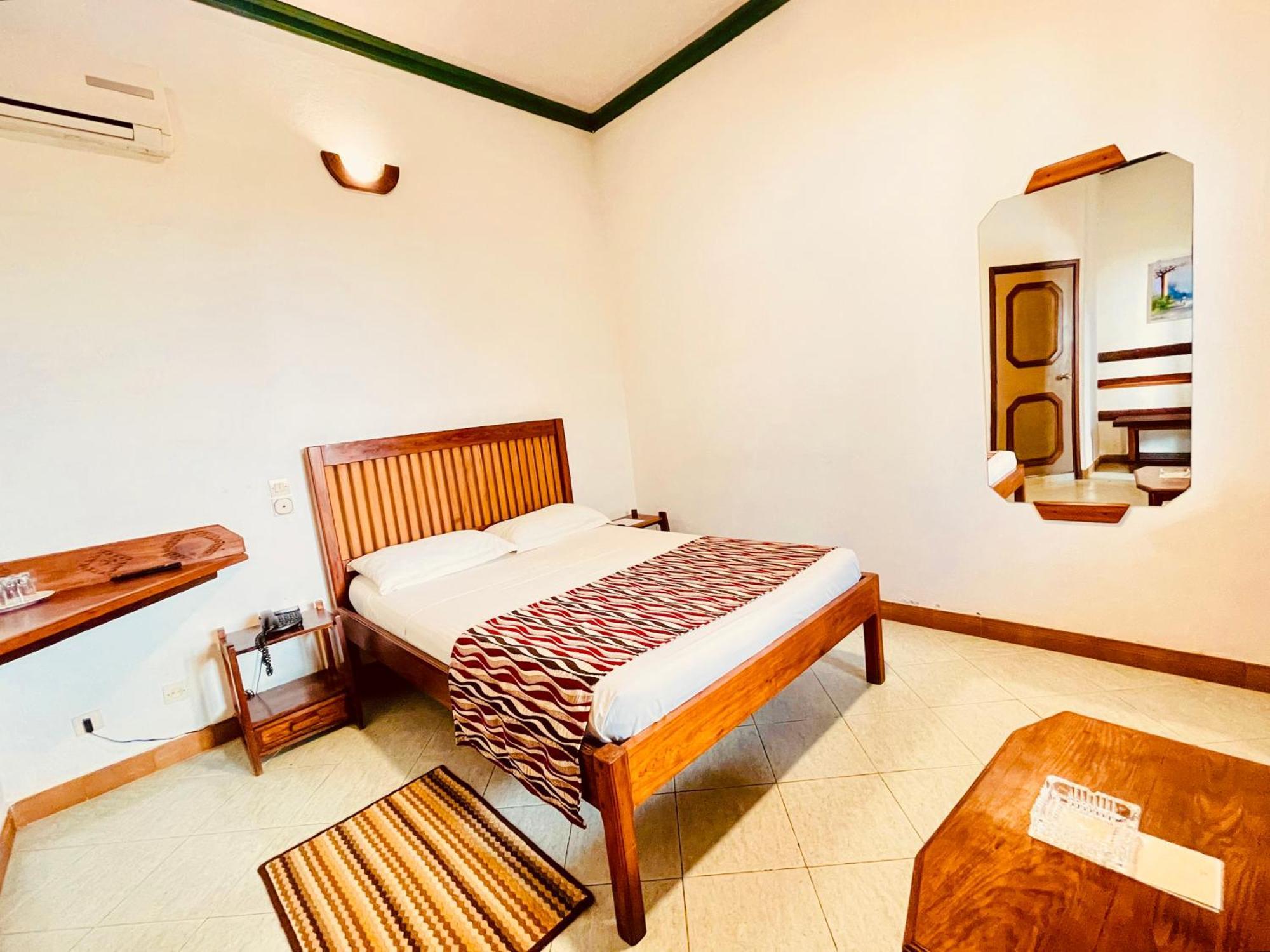 Le Nouvel Eden Hotel Toliara Kültér fotó
